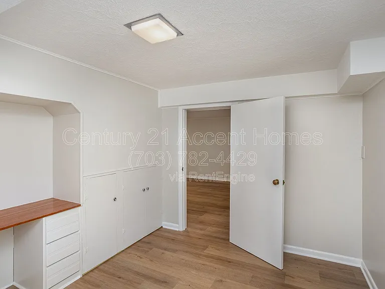 3233 Holly Hill Dr — Photo 24