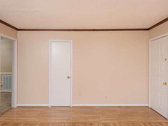 5th image of 4214 Davis Ln