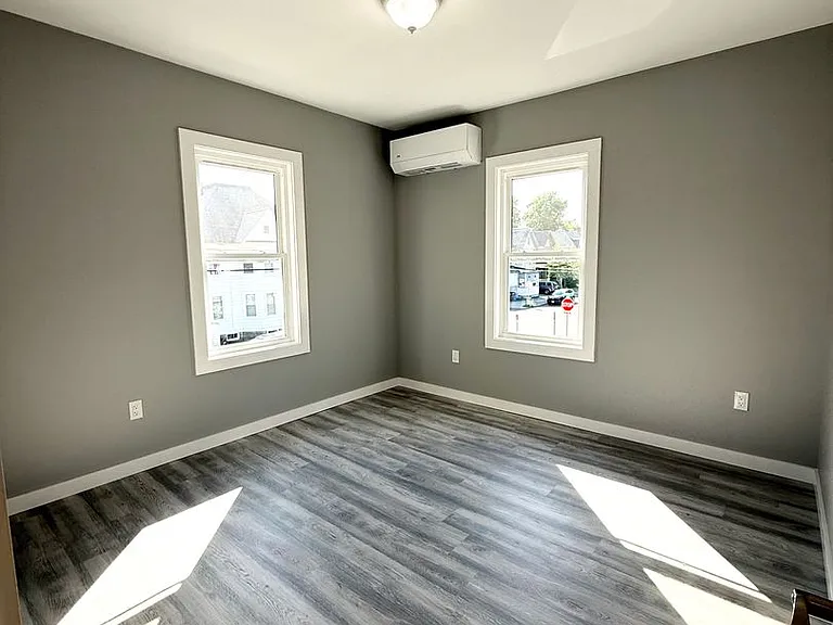 176 Smith Ave — Photo 5