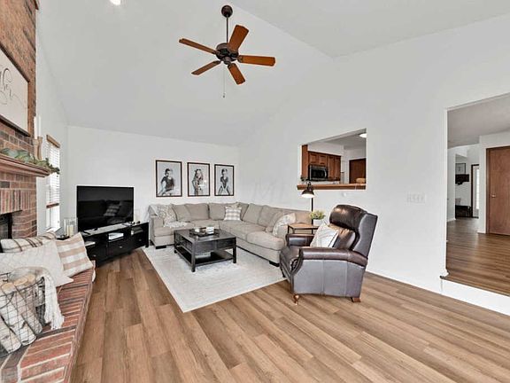4th image of 7639 Park Bend Ct