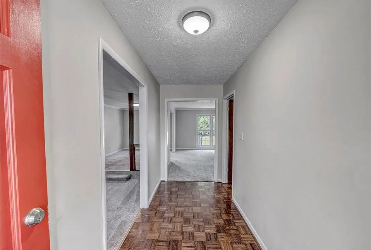 3 bed, 2.5 bath, 2044 sqft, $2,350 — Photo 4