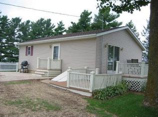 11817 148th St, Scotch Grove, IA 52310