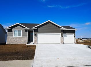 1075 Hamilton Rd, Waukee, IA 50263