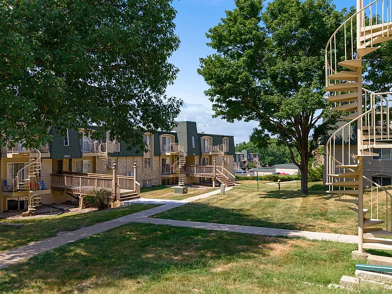 Sherwood Glen — Photo 7