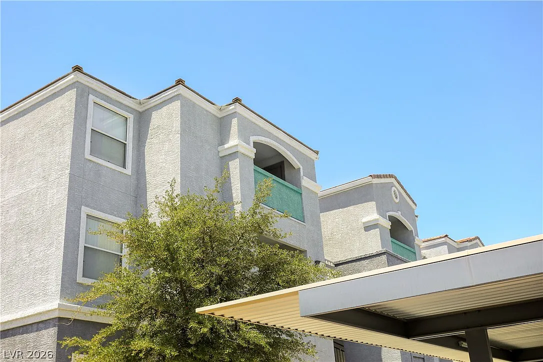 1 bed, 1.0 bath, 776 sqft, $1,350 — Photo 2