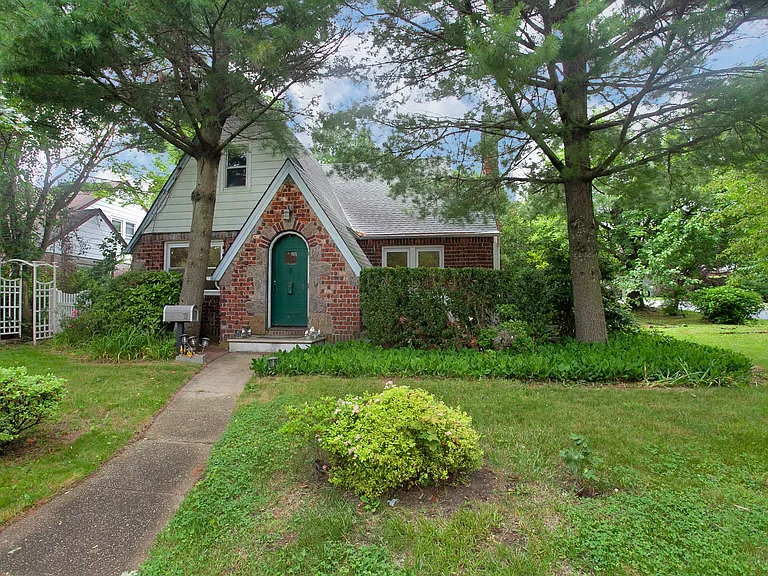 72 Berkshire Rd — Photo 1