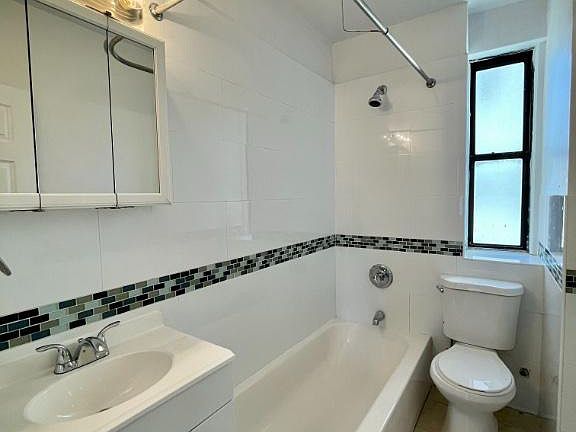4th image of 560 W 170th St APT 4C