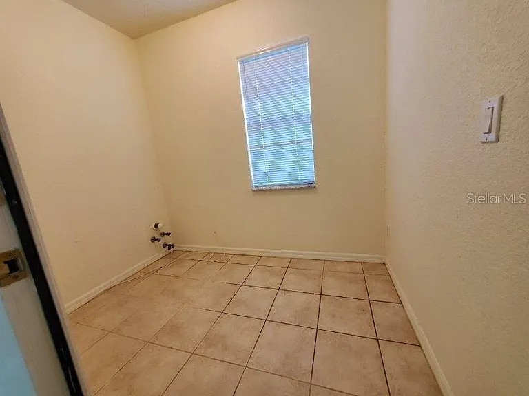 22337 Tennyson Ave — Photo 5