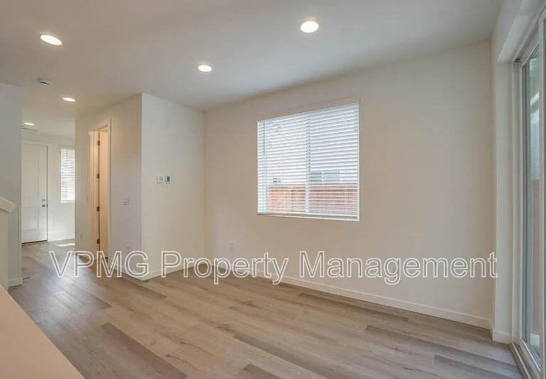 2301 SW 5th Pl — Photo 8