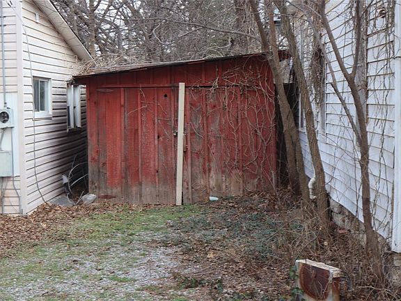 2nd image of 912 SW 5th St