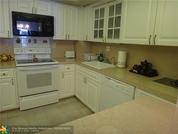 4th image of 3550 Galt Ocean Dr APT 909