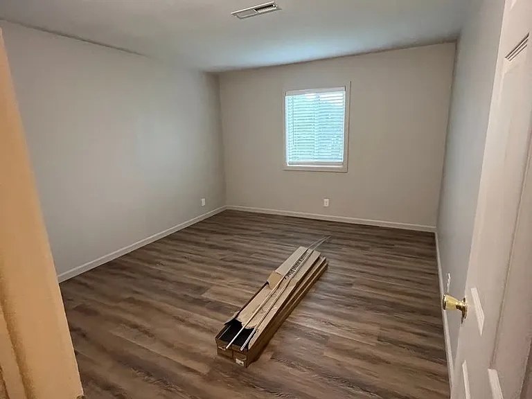 1404 Toole Ave — Photo 12