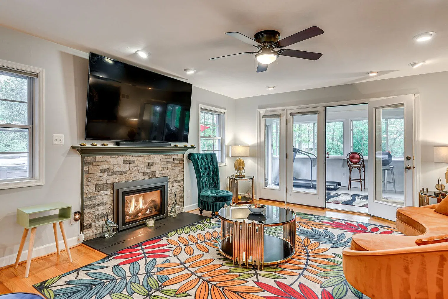 3 bed, 2.0 bath, 2098 sqft, $8,958 — Photo 2