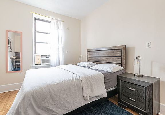 5th image of 400 W 47th St #3A