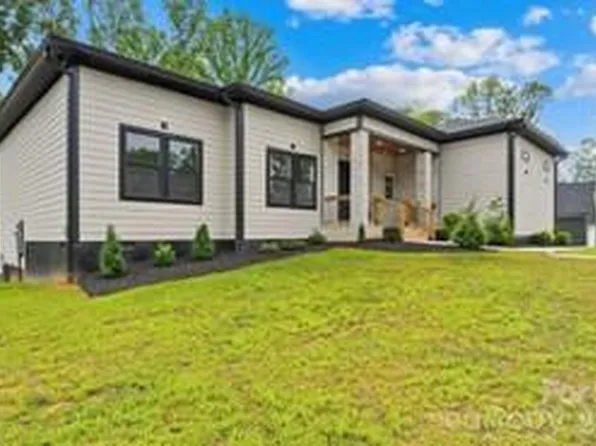 2004 Plain Field Dr, Bessemer City, NC 28016