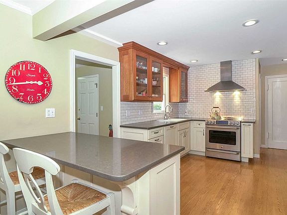 5th image of 164 Crescent Ln