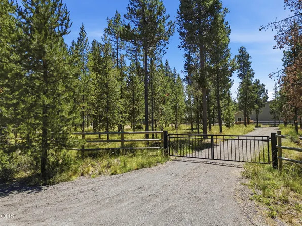 17043 Elsinore Rd, Bend, OR 97707