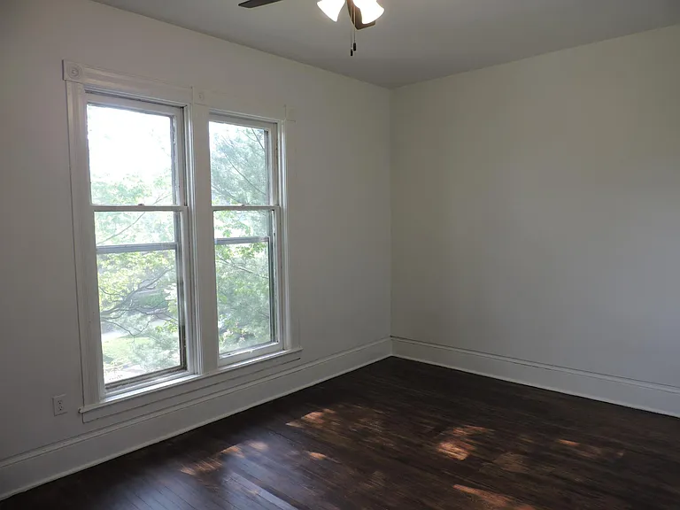 637 Wealthy St SE — Photo 37