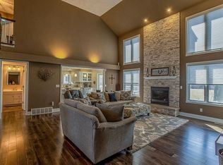 1851 Indian Springs Ct, Freeport, IL 61032