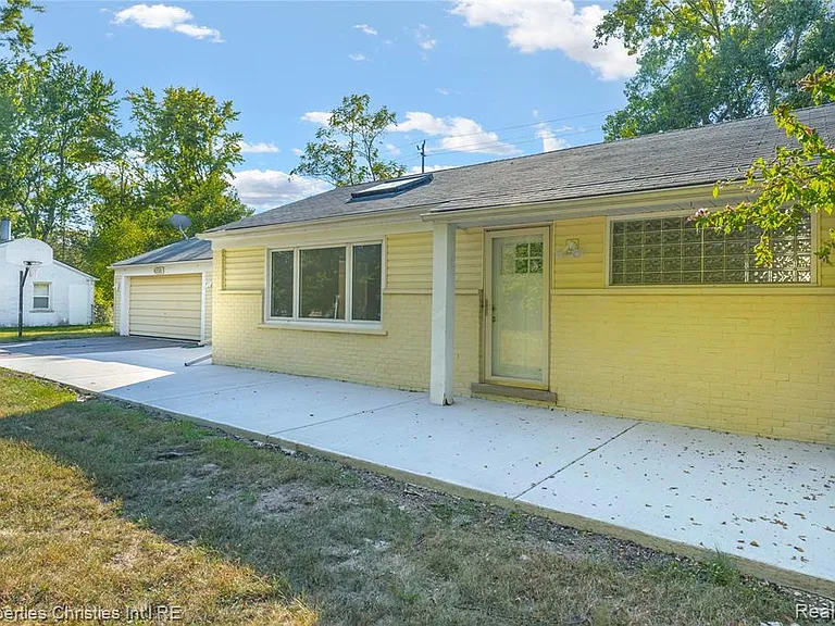 6550 Inkster Rd — Photo 32