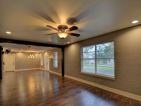 4th image of 500 Antler Dr