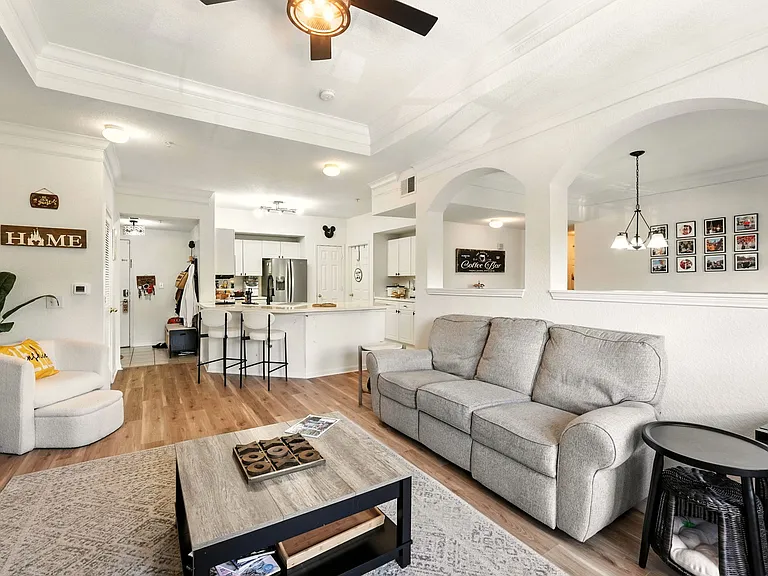 10-web-or-mls-211 Longview Ave 306_10_10212025