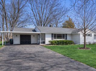 933 N Midlothian Rd, Mundelein, IL 60060