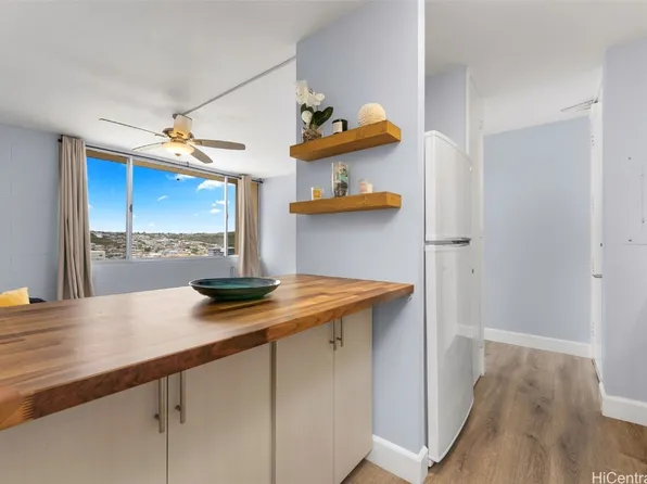 909 Ala Nanala St APT 901, Honolulu, HI 96818