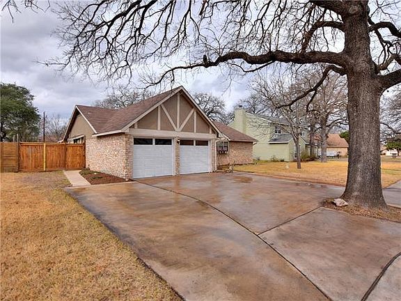 5th image of 1600 Oakridge Dr