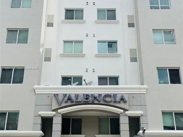 6001 SW 70th St APT 231, South Miami, FL 33143