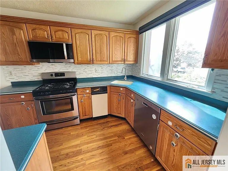 254 Sayre Dr — Photo 23