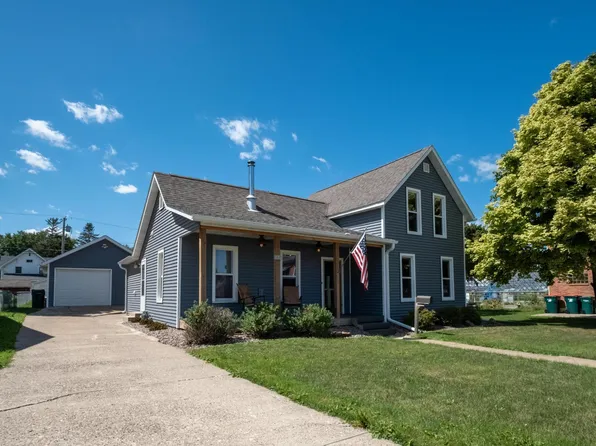 642 Saint Charles Ave, Saint Charles, MN 55972