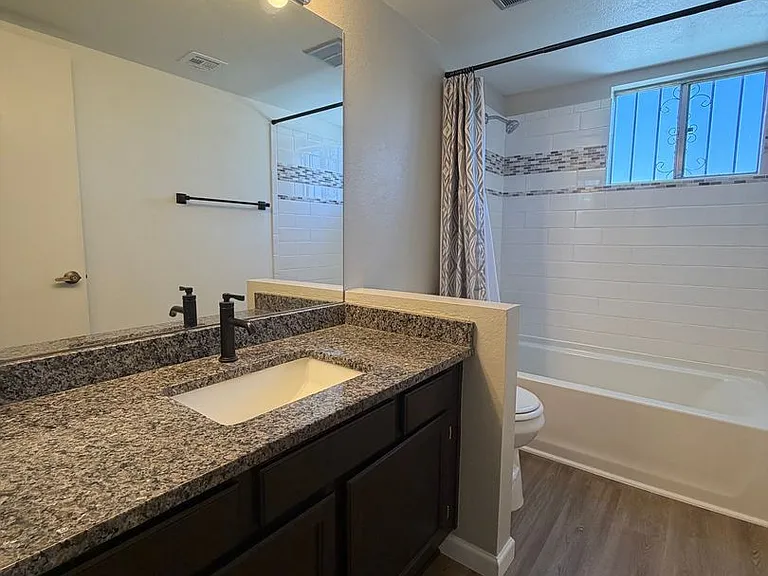 2825 N Adelaide Pl — Photo 15