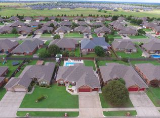 2016 SW 31st St, Moore, OK 73170