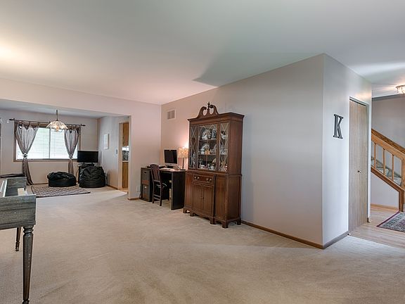5th image of 2710 Rolling Meadows Dr