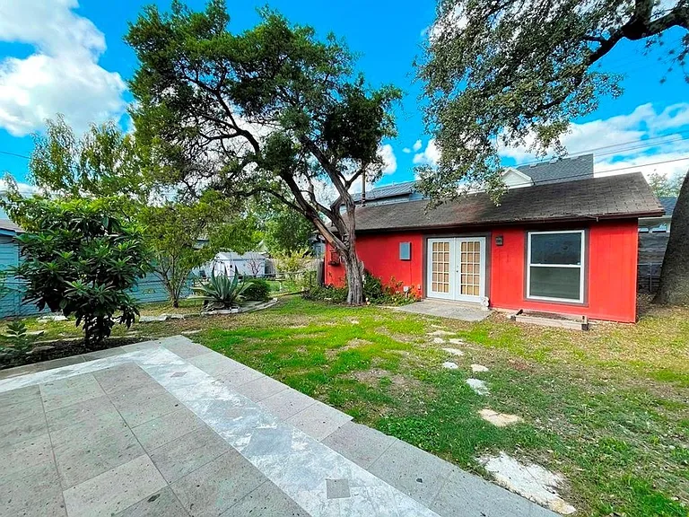 300 El Paso St — Photo 32