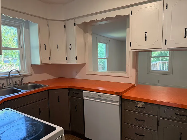419 E Summit St — Photo 11
