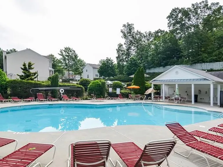 Royal Regency Cir NW — Photo 10