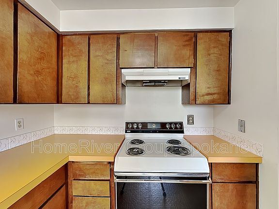 4th image of 2812 E 32nd Ave