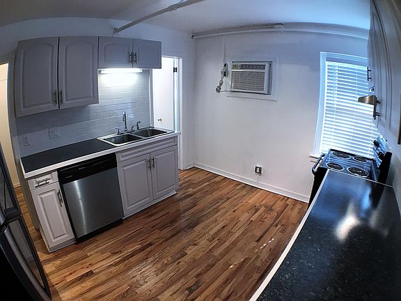 The perfect triangle between sink, fridge, and stove, with t