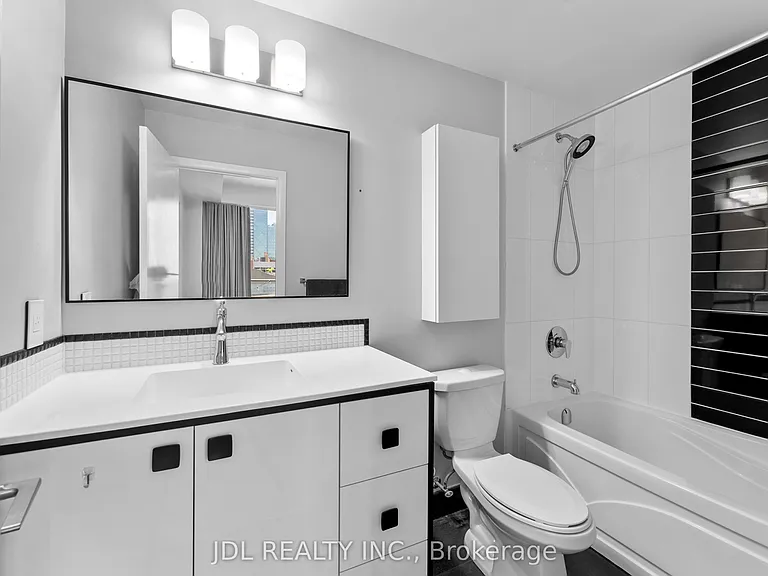 435 Richmond St W #610 — Photo 18