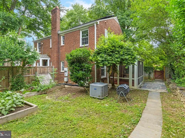 5810 Washington Blvd, Arlington, VA 22205