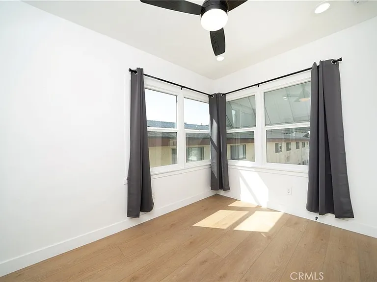 1050A Cedar Ave — Photo 6