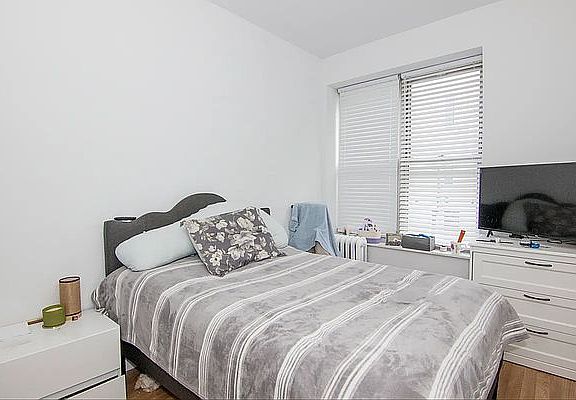 3rd image of 30-06 33rd St #2D