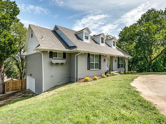 2nd image of 635 Parkwood Dr