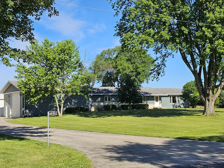 W330N9225 W Shore Dr — Photo 2