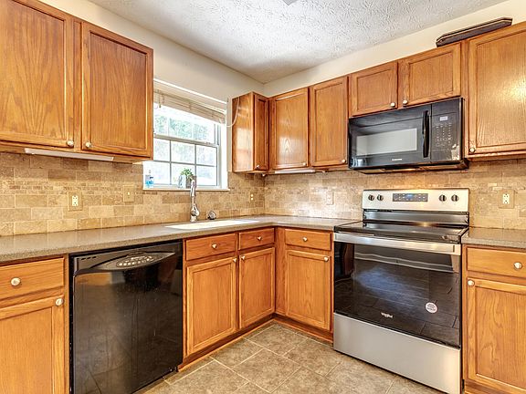 5th image of 1605 Romulus Ln