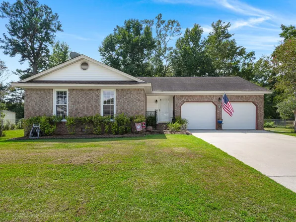 40 Lighthouse Dr, Goose Creek, SC 29445