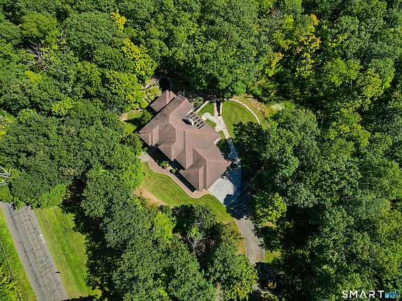 4th image of 773 Shuttle Meadow Avenue