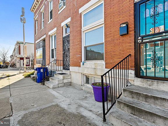 2nd image of 804 N Kenwood Ave